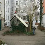 Apartman Stille Baghuslejlighed Med Altan