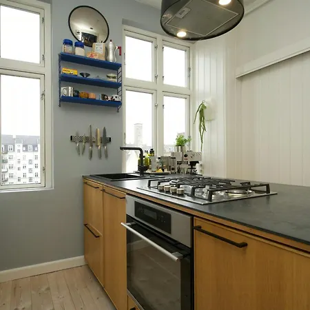 Διαμέρισμα Quiet Back House Flat With Balcony *