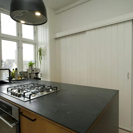 Quiet Back House Flat With Balcony Διαμέρισμα *