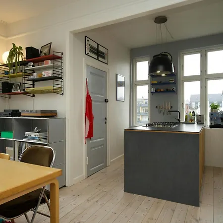 Apartment Quiet Back House Flat With Balcony *