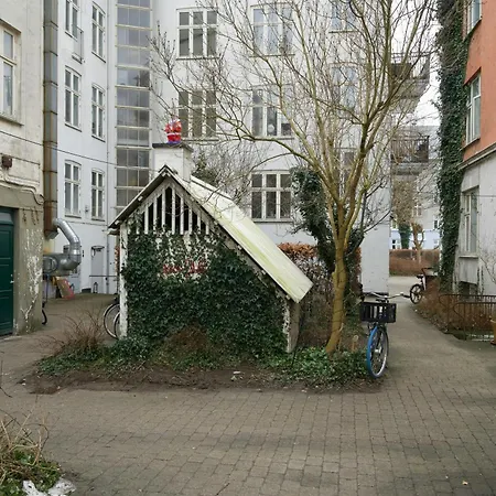 Apartment Quiet Back House Flat With Balcony