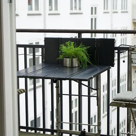 Quiet Back House Flat With Balcony *
