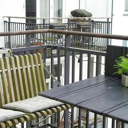 Quiet Back House Flat With Balcony