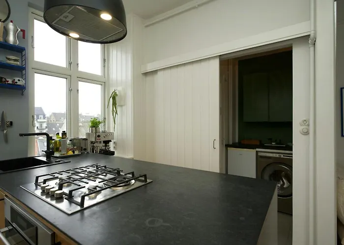 Quiet Back House Flat With Balcony