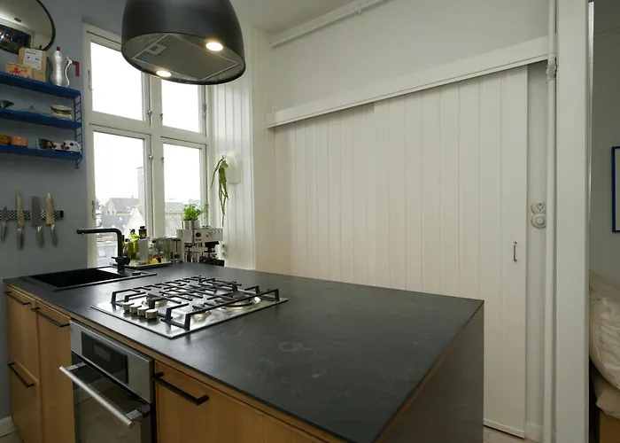 Quiet Back House Flat With Balcony Διαμέρισμα *