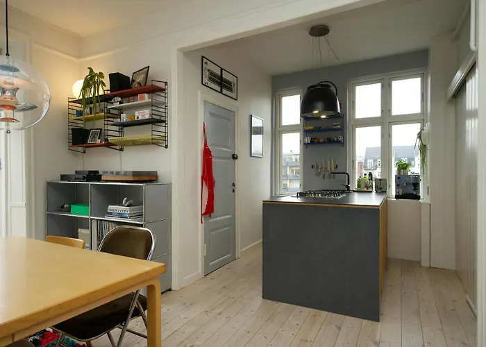 Διαμέρισμα Quiet Back House Flat With Balcony *