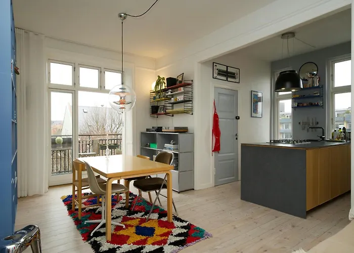 Quiet Back House Flat With Balcony