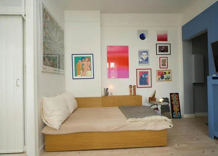 Quiet Back House Flat With Balcony Διαμέρισμα