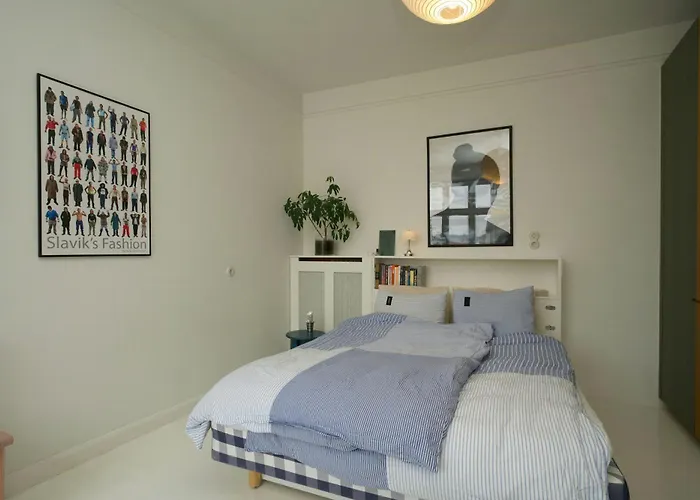 Quiet Back House Flat With Balcony
