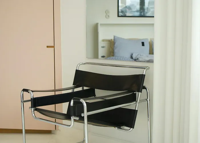 Quiet Back House Flat With Balcony *