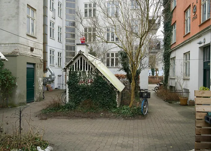 Διαμέρισμα Quiet Back House Flat With Balcony