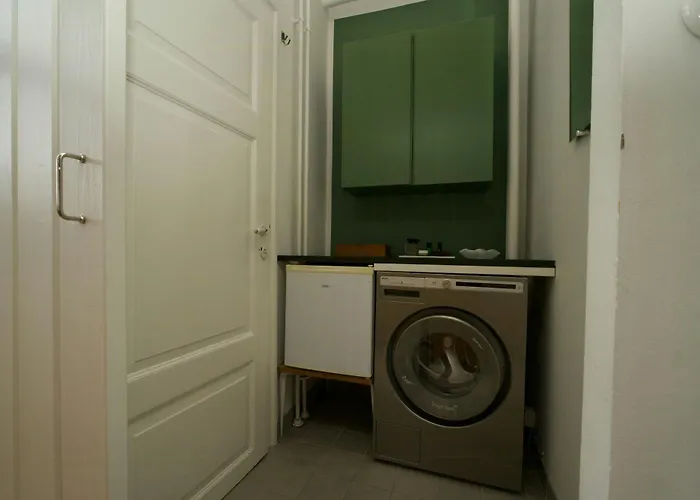 Quiet Back House Flat With Balcony Διαμέρισμα