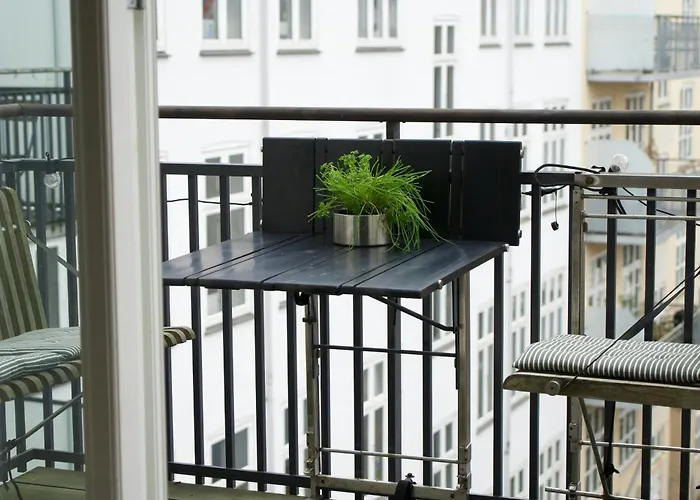 Quiet Back House Flat With Balcony *