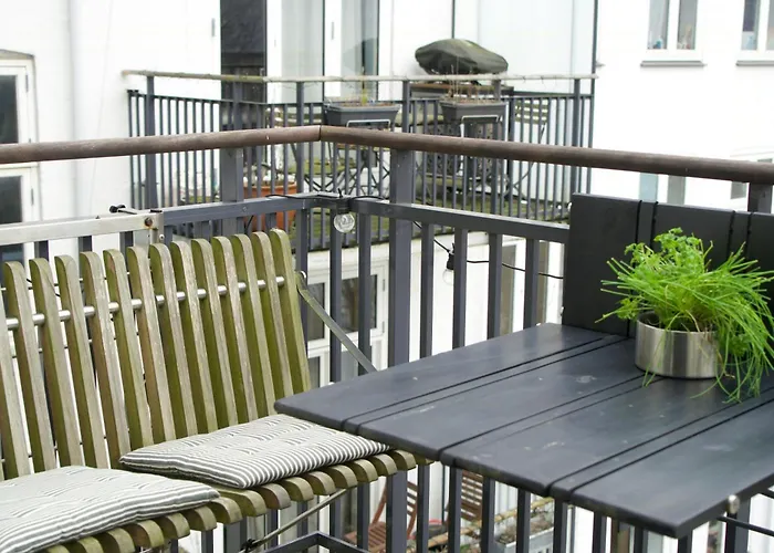Quiet Back House Flat With Balcony
