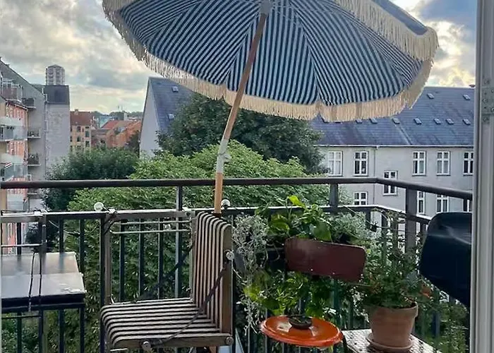 Διαμέρισμα Quiet Back House Flat With Balcony